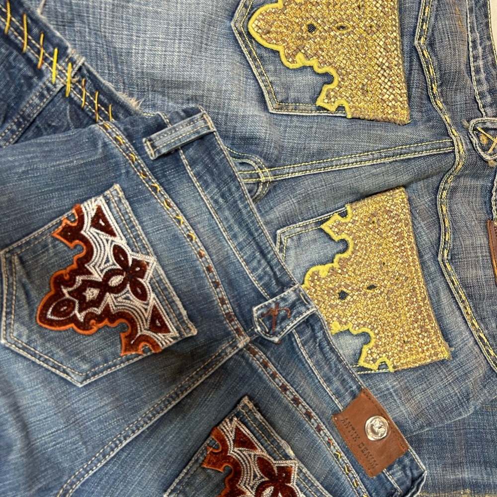 Lot of 2 pairs!  Antik Southwest Boho Embroidered Embellsihed Jeans Size 29